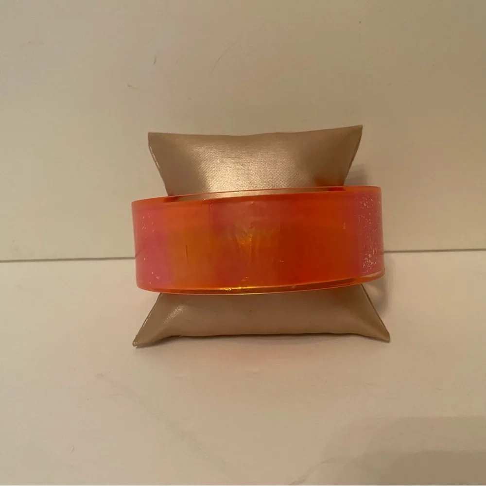 KATE SPADE BRACELET BANGLE ORANGE CLEAR LUCITE GOLD SPADE ONE SIZE OS SLIP ON - Picture 6 of 9